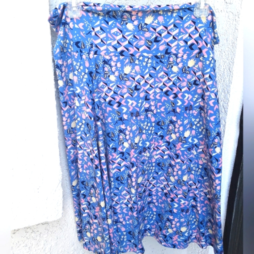 Lularoe skirt, mid length, full periwinkle print, 2xL but fits like XL